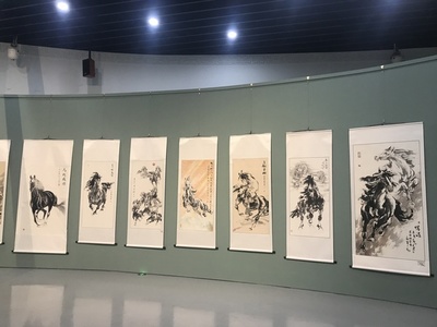 内蒙古通俗文艺研究会第四届会员书画作品展在呼和浩特举行 文化经纪人服务的推动作用